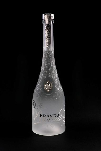 Photo for: PRAVDA Kosher for Passover vodka 40%, 0,7 l limited edition